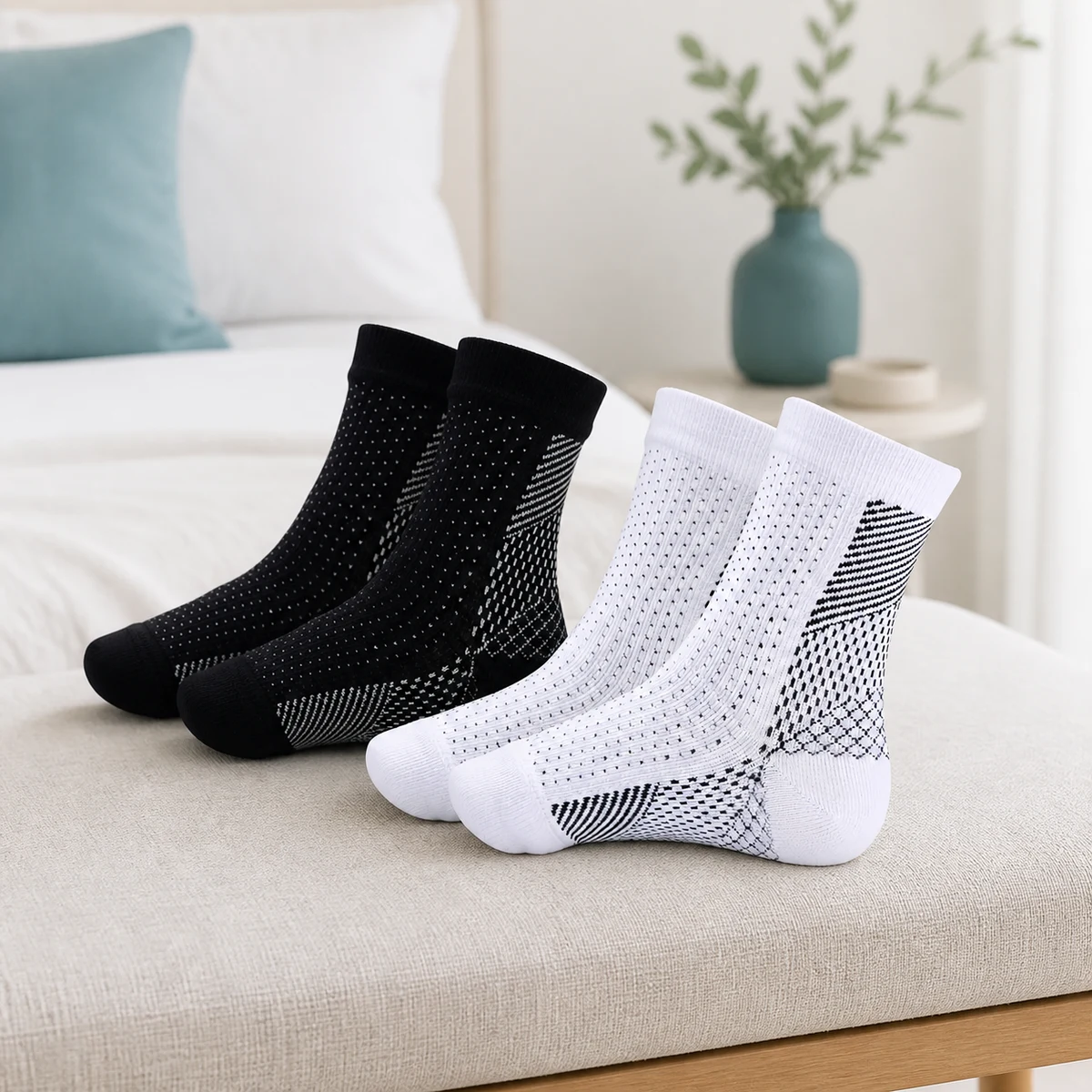 NeuroSocks in Schwarz und Weiss als Paar